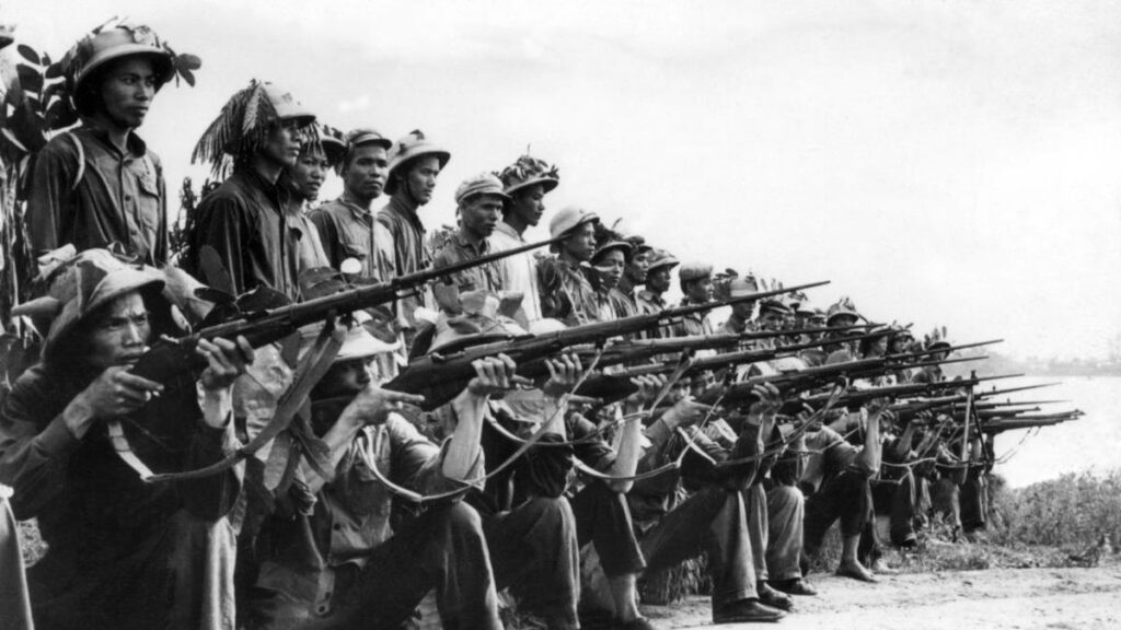 Perang ; people standing in a line preparing to war